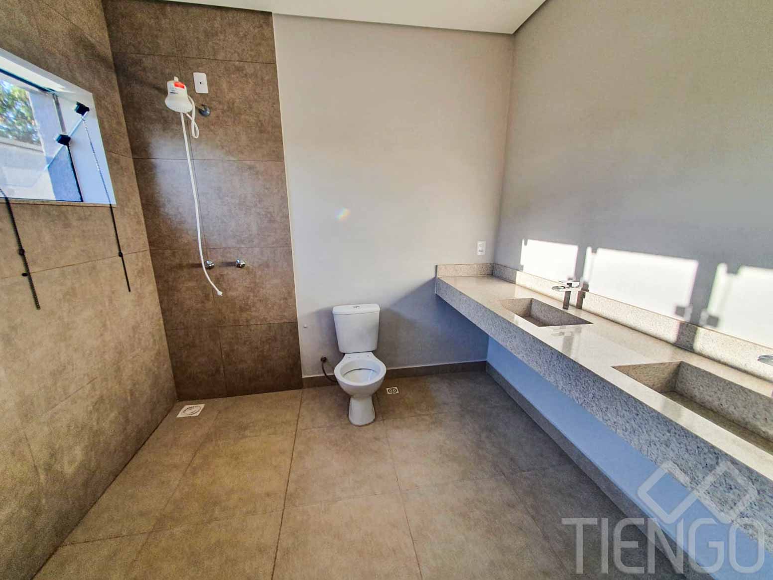 Casa em condomínio para venda com 3 suítes, no Residencial Florisa