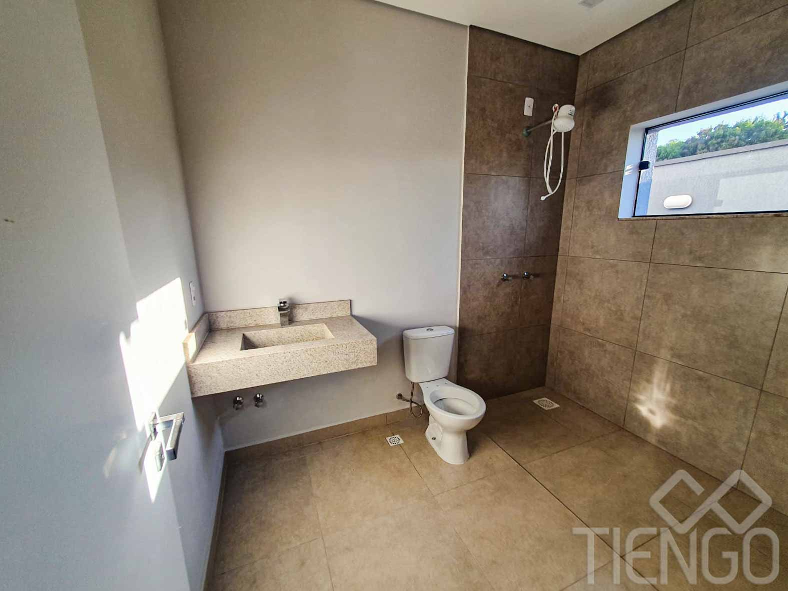 Casa em condomínio para venda com 3 suítes, no Residencial Florisa