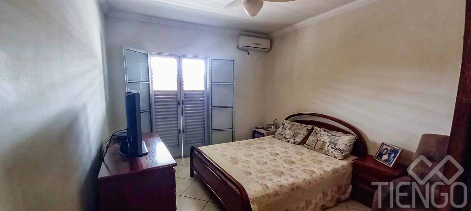 Casa com 4 dormitórios para venda, no Jardim Santa Cecília