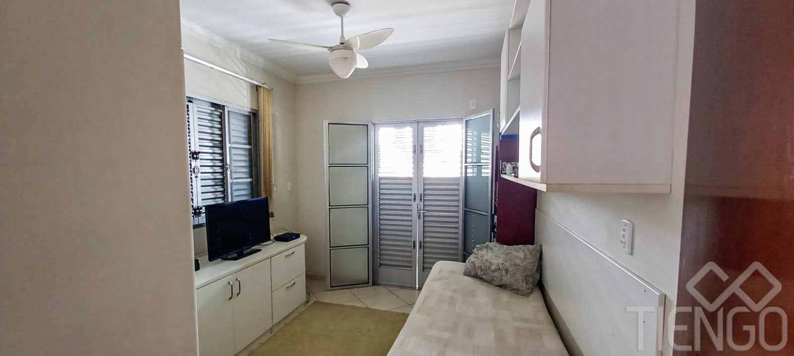 Casa com 4 dormitórios para venda, no Jardim Santa Cecília