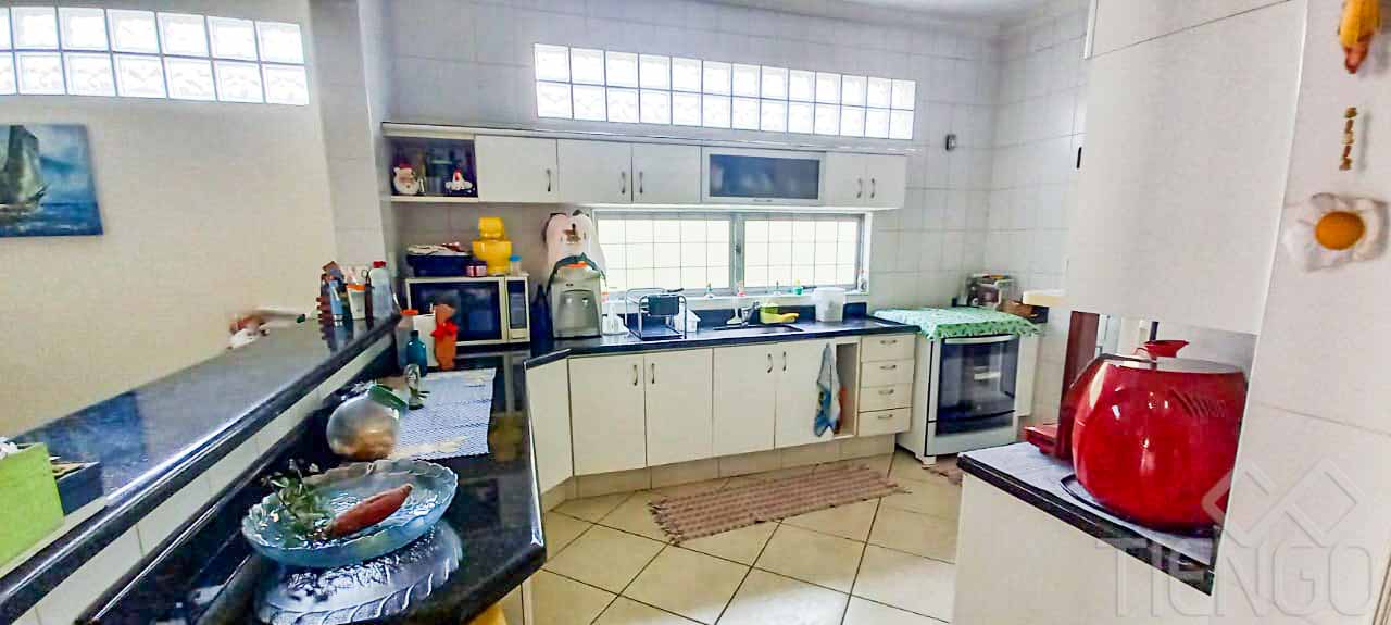 Casa com 4 dormitórios para venda, no Jardim Santa Cecília