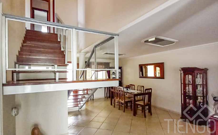 Casa com 4 dormitórios para venda, no Jardim Santa Cecília